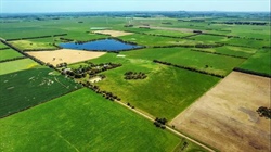 Huge catchment dam a feature of choice Nareeb mixed farm