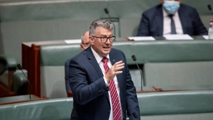 Pitt quits politics over LNP climate policy, heading to private sector