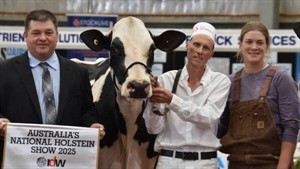 Emotional IDW grand champion Holstein win for family after a torrid year