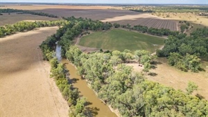 Yuronah: Irrigation, dryland cropping property on Macquarie River | Video