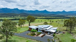 Upper Hut an outstanding 319 acre Scenic Rim lifestyle property | Video