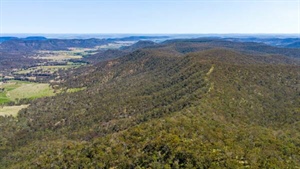 Mighty Yabragunyah rises to 1010m along the Great Dividing Range | Video