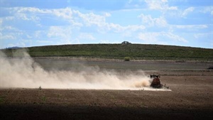 Australia secures fertiliser deal with Indonesia, headed by PM's trade tour